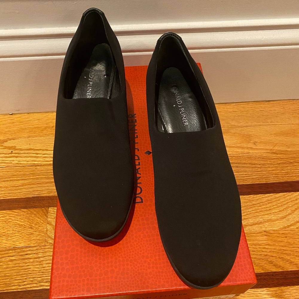 Women’s Donald Pliner 3” black wedge size 9